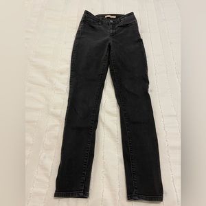 Levi’s 721 High Rise Skinny Jean
